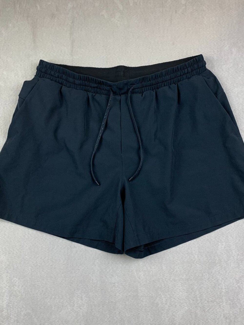 Lululemon Mens Swim Trunks Large Black Pool Short 5" Lined Stretch Beach M7AWXS